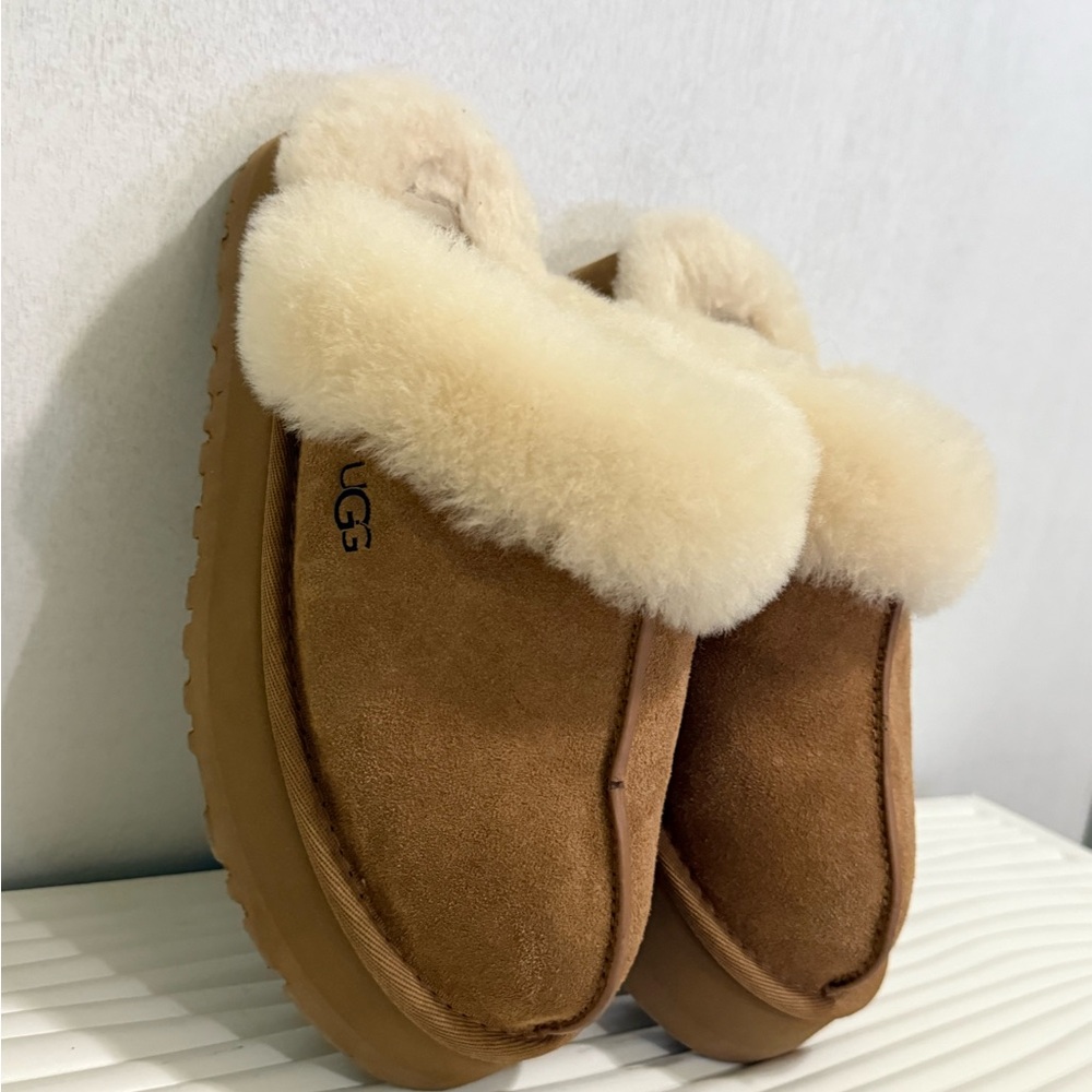 Ugg  Disquette size 7 women H40N3